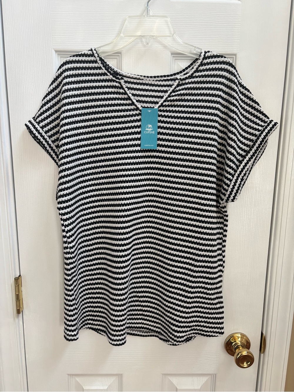 CUPSHE Black & White Striped Notch Top, Size Med (CAN FIT LG), NWT - Picture 2 of 5